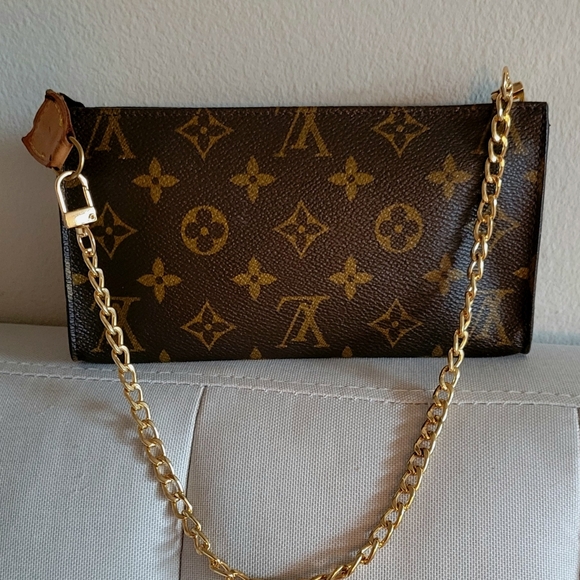100% Authentic Louis Vuitton Brown Monogram Pouch - Picture 4 of 17